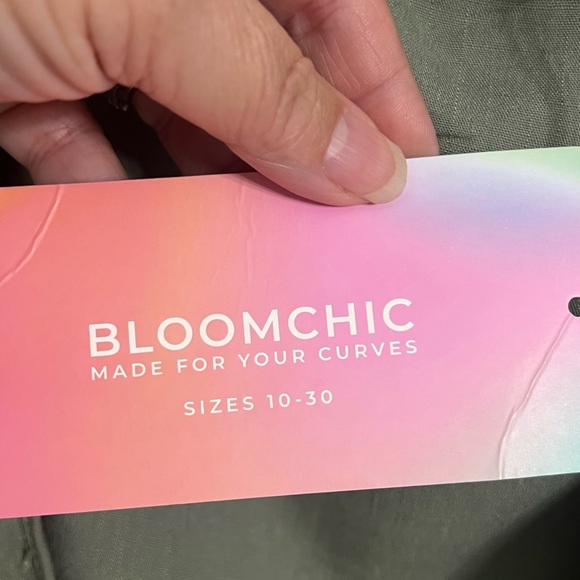 Bloomchic boho olive green flowey baby doll shirt. Size 18- NWT - Picture 5 of 9